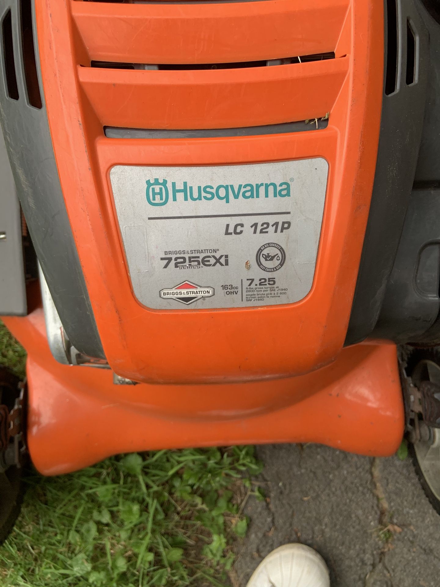 Husqvarva Lawn Mower - Briggs & Stratton Engine