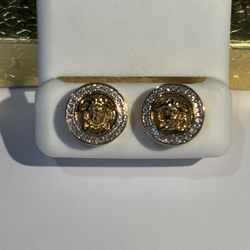 Diamond 💎 stud earrings