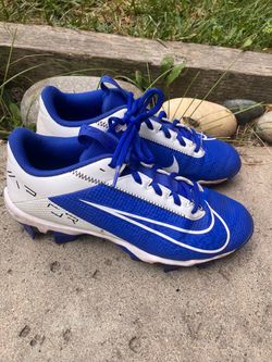 Football cleats size 6Y