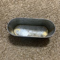 Cute small Tin oval tub 4.5 x 11 with handles