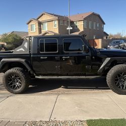 2020 Jeep Gladiator 4x4 Lift Kit Low Miles 