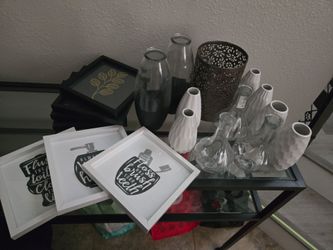 Small vases and decor