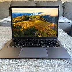 MacBook Air Dual Intel Core i5 - Space Gray