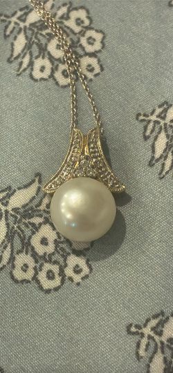 Estate 14 karat gold with button, pearl and diamonds pendant