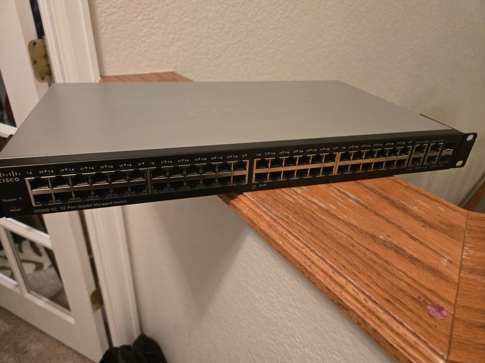 Cisco SG300-52 52-port Switch