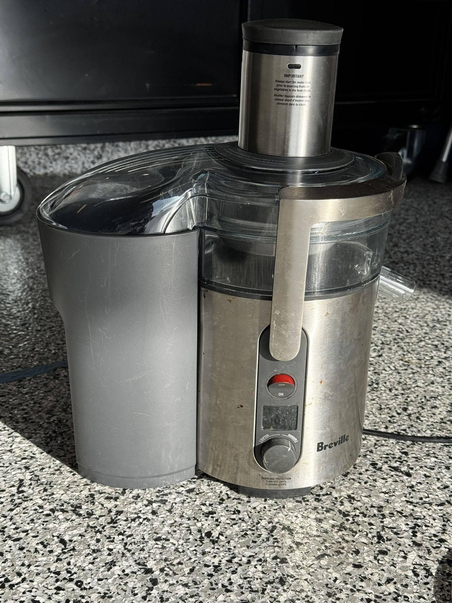 Breville BJE510XL Juice Fountain Multi-Speed 900-Watt Juicer 