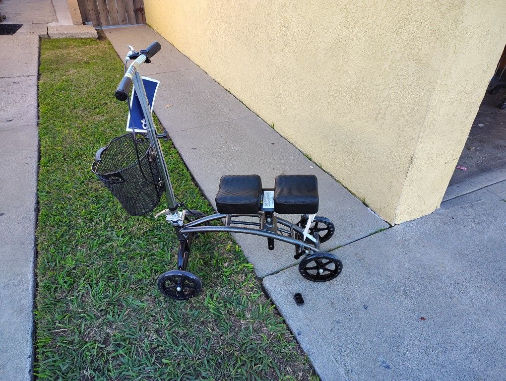Steerable Knee Walker Never Used 