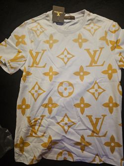 L.v. designer Logo shirt 👕 Size Medium