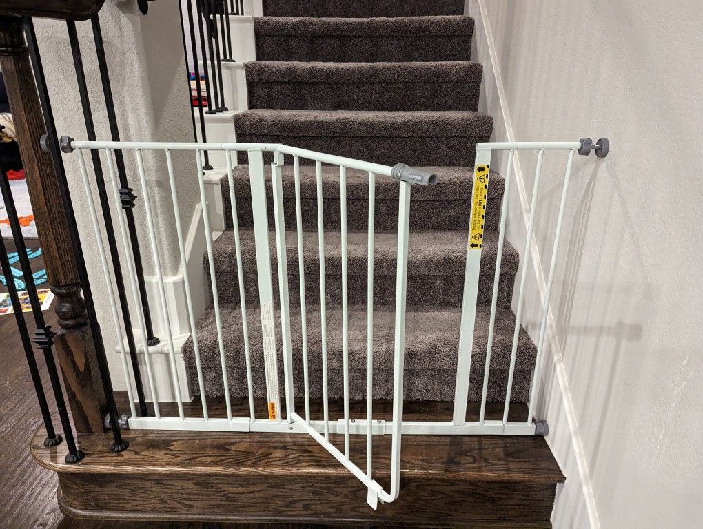 Regalo Easy Open 47-Inch Super Wide Walk Thru Baby Gate