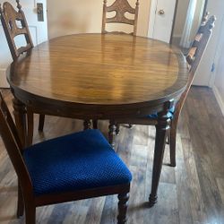 Dining room Table 