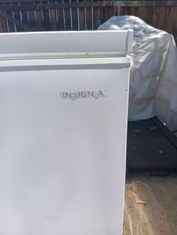 Insignia Chest Freezer White