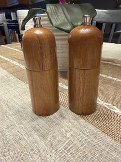 Short Stories Acacia Wood Salt & Pepper Grinder Set