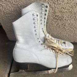 Selling A Pair Of Ice Skates Size 7.5 , made in Canada, Hyde athletic shoes still in good condition  Asking $35