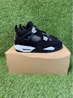 Size 8M - Jordan 4 Retro White Thunder