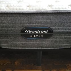 Beautyrest Silver BRS900-C 13.75" Extra Firm King Mattress with Adjustable Bed Frame