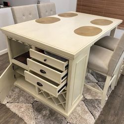 Online Price 📍
FREE Financing 📍

No Credit Check📍🛒Antique White Counter height table w/4 Gray Chairs (floor model) 
🚨Apply Now