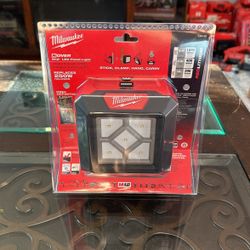 Milwaukee M12 Rover Floodlight