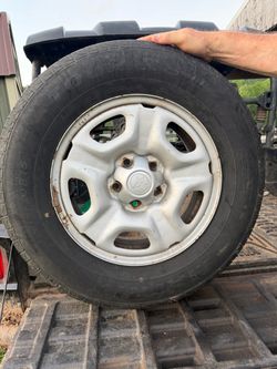 Toyota Steel Wheel with Tire 215/70R16