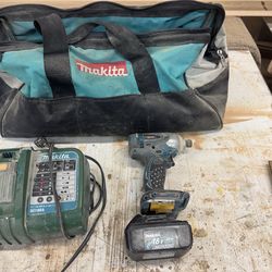 Makita 18V LXT Impact Driver w/ Charger and Bag