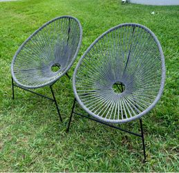 Selling a pair of Acapulco egg chairs.