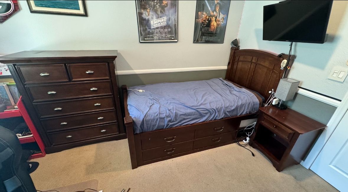 Solid Wood Bedroom Set Bed, Dresser, And Nightstand