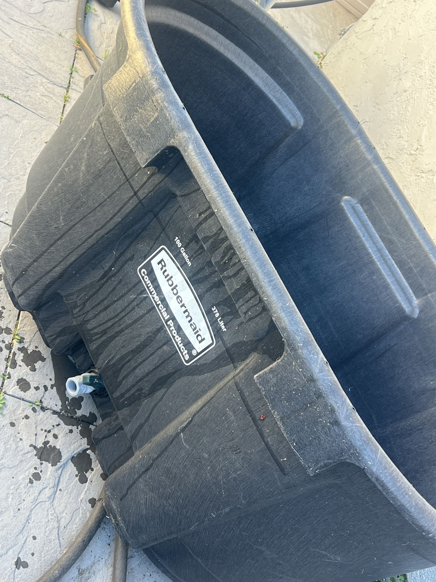 Rubbermaid 100 Gallon Tank