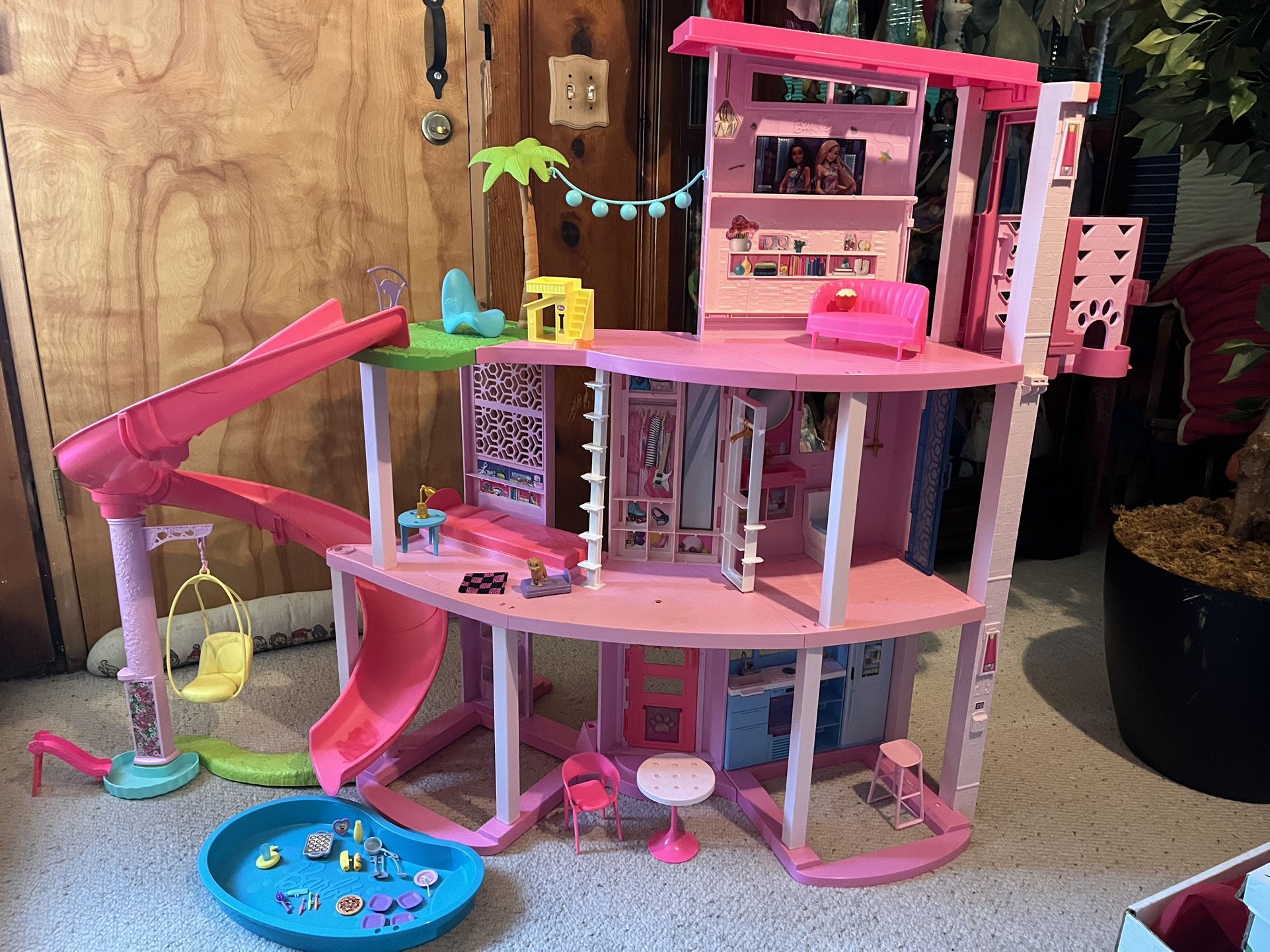 Barbie Doll Dreamhouse Pool Party