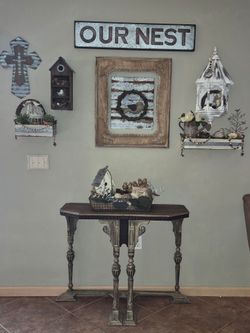 Vintage entryway table!