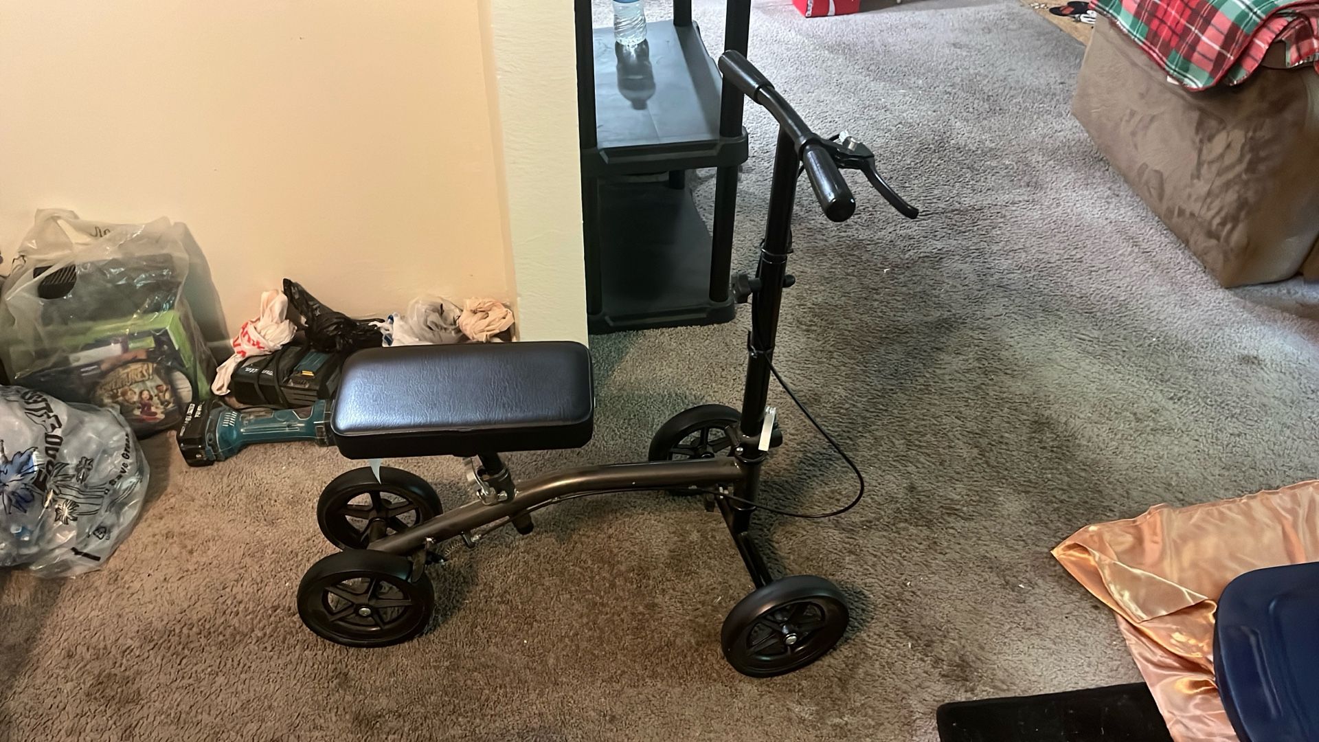Knee scooter
