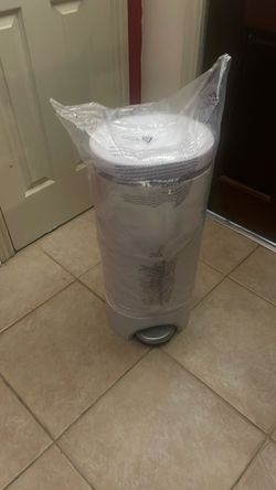 Diaper Step Trash Can with Lid