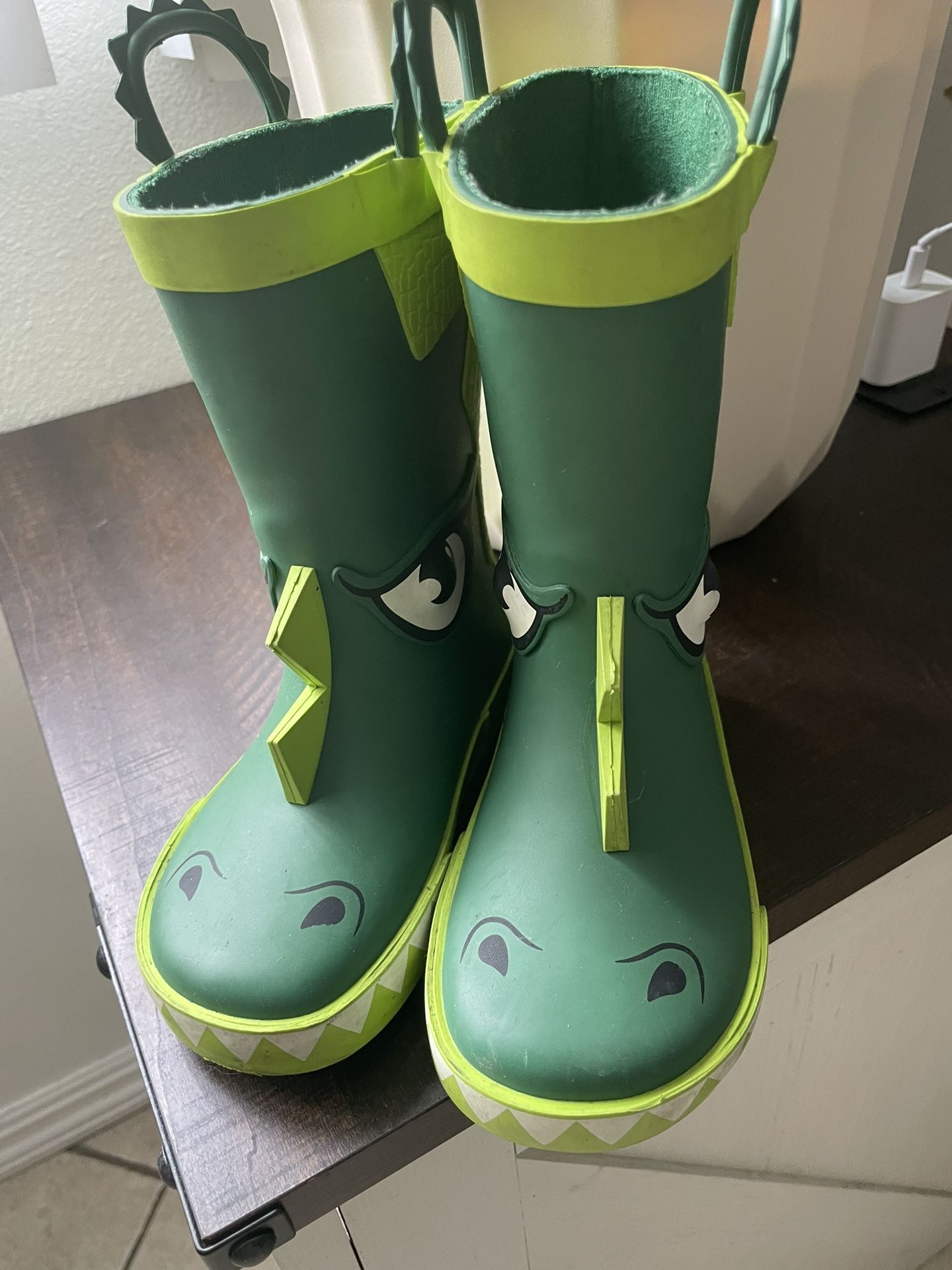 Toddler Rain boots Size 7/8