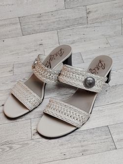 Brighton Tailor Band Leather Heeled Sandals Creamy Off White ~ Size 8M