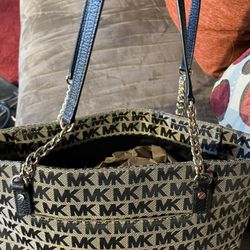 Mk Tote like new medium 