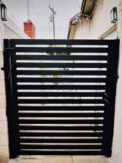 Single gate