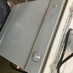 Dishwasher Maytag Free