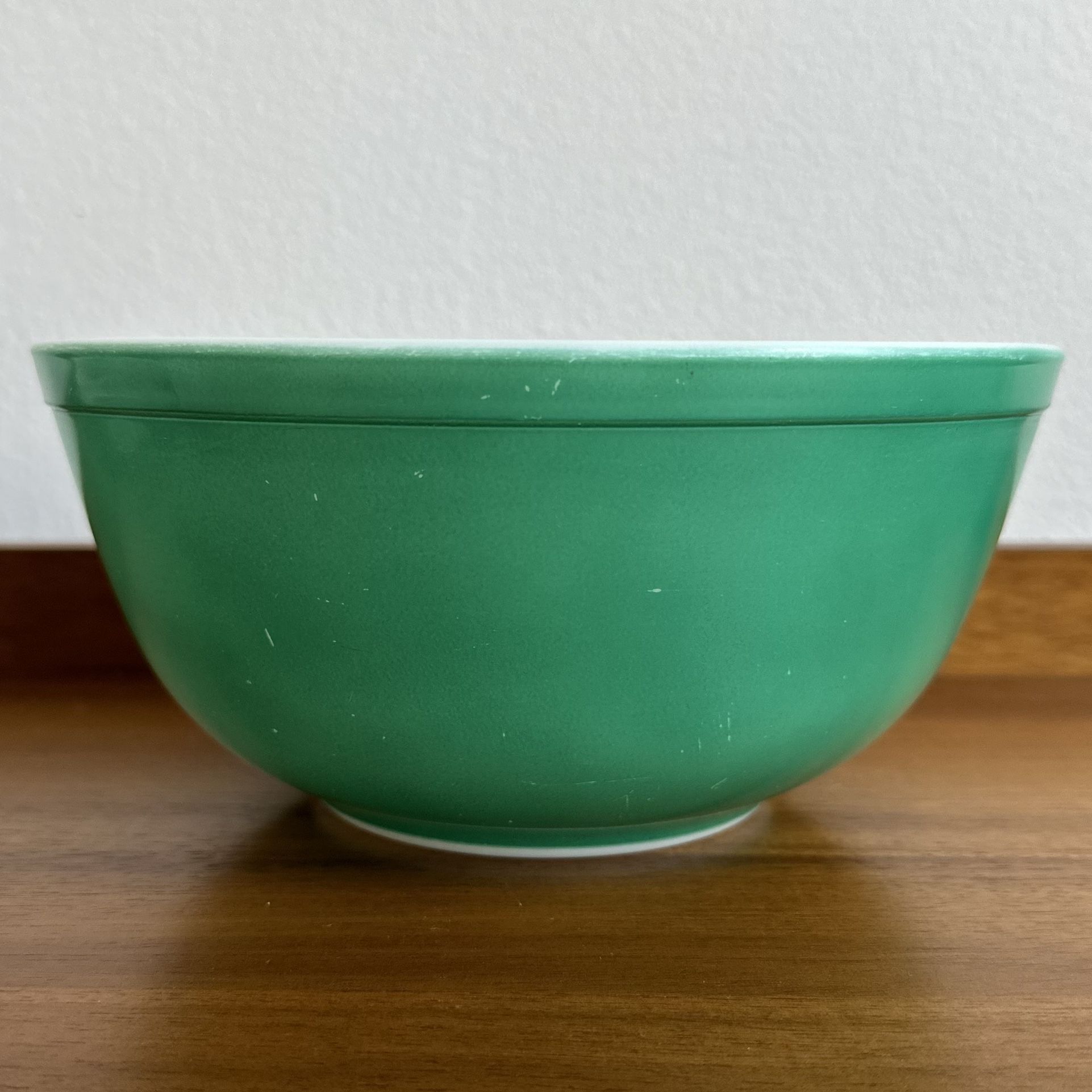 Vintage Pyrex Green Bowl 403  2 1/2 Qt