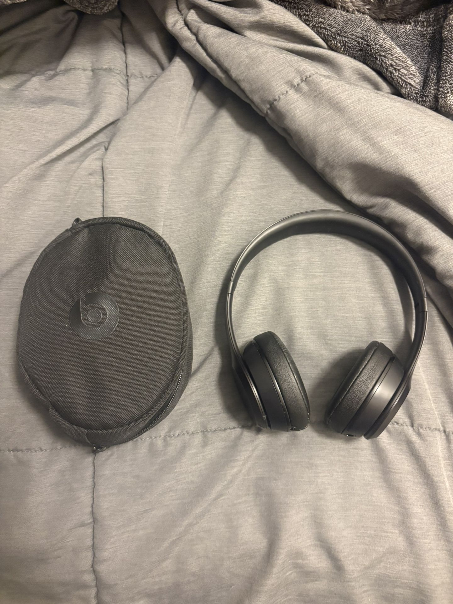 Beats solo 3 on ear headphones 