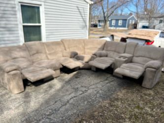 Sectional with recliners