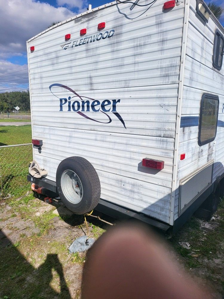 Pioneer Camper 2005 21 Ft
