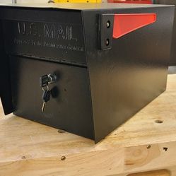 Locking Mailbox