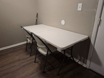 Foldable table