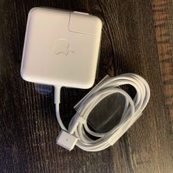 Mack book Charger (M2)