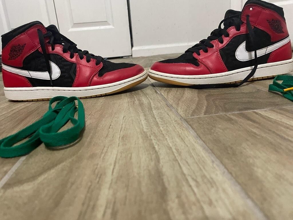 Jordan 1 Christmas Edition 