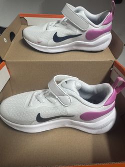 (NEW) Girls Nike Revolution 7 (Size 12C)