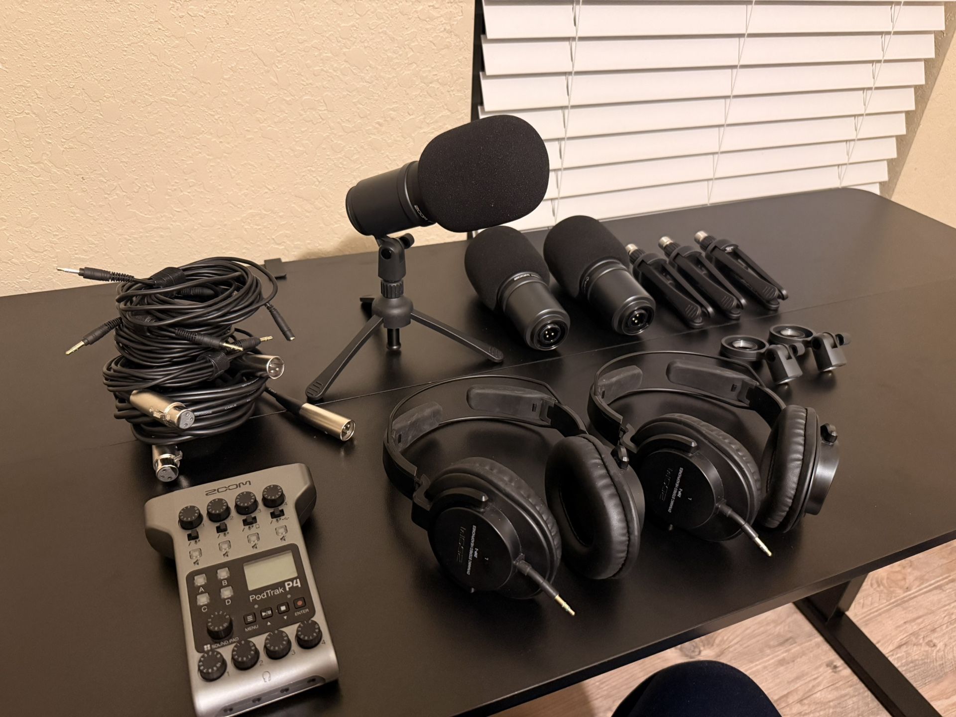 Zoom Podcast Studio Bundle – PodTrak P4 + 3 Mics + Stands + Headphones + Cables