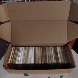 MLB (BOX OF BASEBALL CARDS)