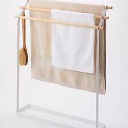 Yamazaki like new Tosca
Towel Rack (32" H) - Steel + Wood