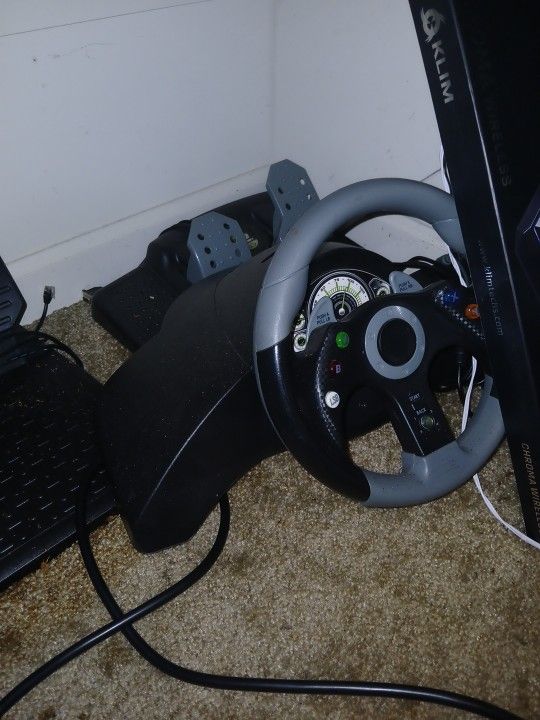 Xbox 360 Steering Wheel + Pedals