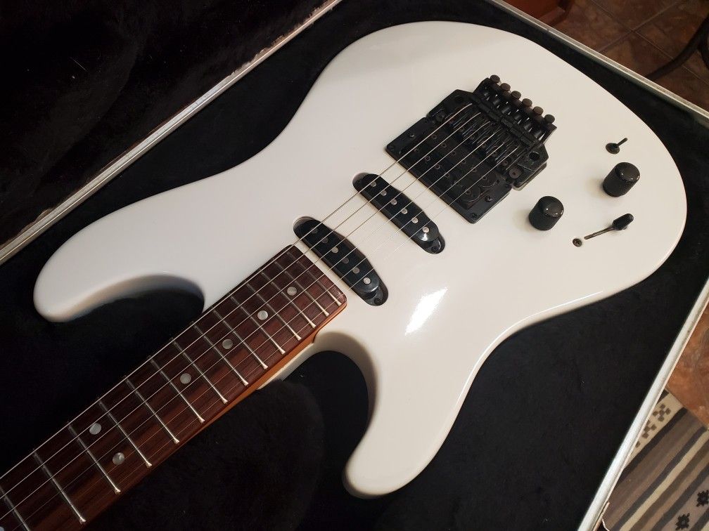 Left handed Peavey guitar for Sale in North Las Vegas, NV OfferUp