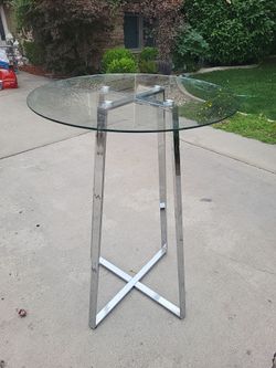 Tall glass bar/bristo table